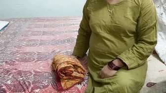 Fixing Neighbor Aunty Phone And Getting Lucky With Her Pussy