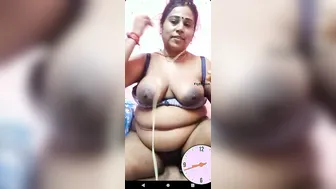 Tamil Aunty Exposing Her Big Breasts During Naughty Video Call