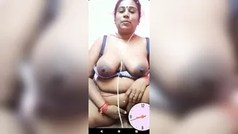 Tamil Aunty Exposing Her Big Breasts During Naughty Video Call
