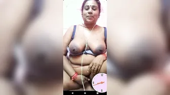 Tamil Aunty Exposing Her Big Breasts During Naughty Video Call