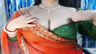 Big Boobs Aunty Stripping Naked On Webcam Showing Everything Off