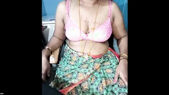 Tamil Aunty Showing Everything To Stepbrother Massaging Herself