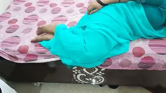 Gorgeous Aunty Stripping Her Saree Before Getting Naughty