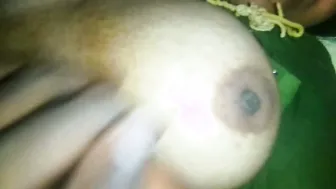 Tamil Aunty Spreading Her Thick Pussy Lips Wide For The Camera