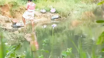 Village Aunty Caught Pissing Outdoors By The Lake In Public