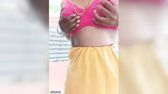 Sexy Aunty Removing Her Saree Revealing Her Body For My Eyes