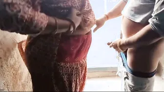 Seducing My Neighbor Aunty On The Staircase Before Going Inside