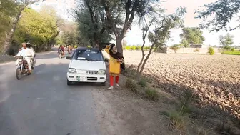 Village Aunty Showing Curves And Thick Body In Traditional Dress