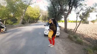 Village Aunty Showing Curves And Thick Body In Traditional Dress