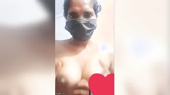 Tamil Milf Flashing Her Huge Tits For Camera In Saree