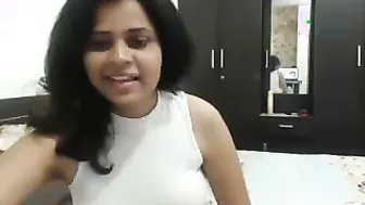Desi Aunty Stripping Naked On Webcam Teasing With Her Big Tits