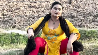 Village Aunty Showing Off Her Curves While Doing Daily Chores