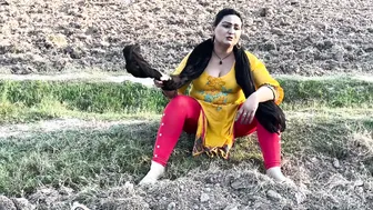 Village Aunty Showing Off Her Curves While Doing Daily Chores