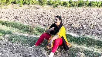 Village Aunty Showing Off Her Curves While Doing Daily Chores