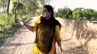 Village Aunty Showing Off Her Curves While Doing Daily Chores