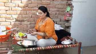 Village Aunty Working In Fields And Teasing With Her Sexy Body