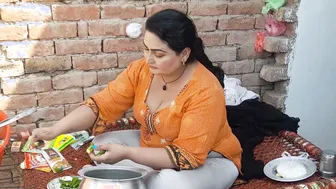 Village Aunty Working In Fields And Teasing With Her Sexy Body
