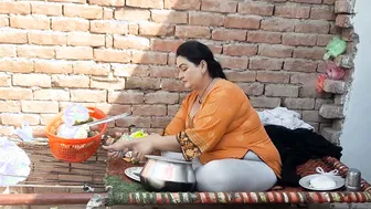 Village Aunty Working In Fields And Teasing With Her Sexy Body