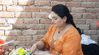 Village Aunty Working In Fields And Teasing With Her Sexy Body