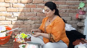 Village Aunty Working In Fields And Teasing With Her Sexy Body