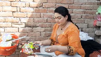 Village Aunty Working In Fields And Teasing With Her Sexy Body