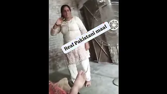 Mature Pakistani Aunty Caught Having Secret Affair With Lover