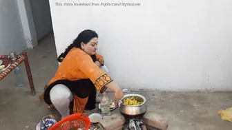 Desi Aunty Cooking In Village While Getting Touched By Neighbor