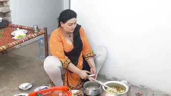 Desi Aunty Cooking In Village While Getting Touched By Neighbor