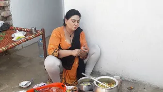 Desi Aunty Cooking In Village While Getting Touched By Neighbor
