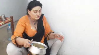 Desi Aunty Cooking In Village While Getting Touched By Neighbor