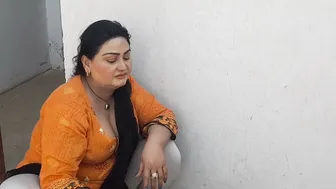 Desi Aunty Cooking In Village While Getting Touched By Neighbor