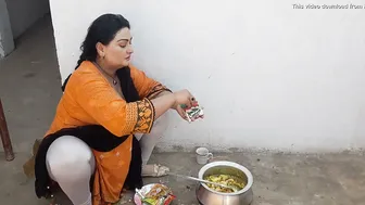 Desi Aunty Cooking In Village While Getting Touched By Neighbor