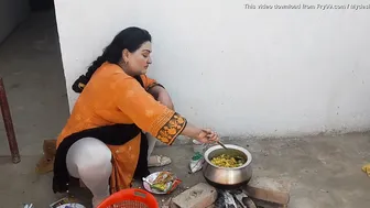 Desi Aunty Cooking In Village While Getting Touched By Neighbor
