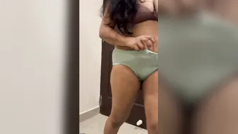 South Indian Married Woman Moaning Loud Getting Fingered Deep
