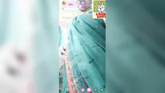 Married Aunty Stripping Bare And Exposing Her Curves On Cam