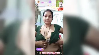 Married Aunty Stripping Bare And Exposing Her Curves On Cam