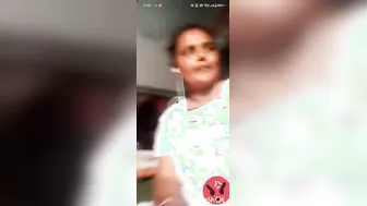 Married Telugu Aunty Showing Off Her Thick Juicy Round Ass