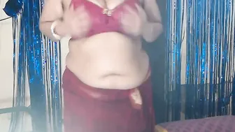 Aunty Dancing Completely Naked Showing Everything She Has