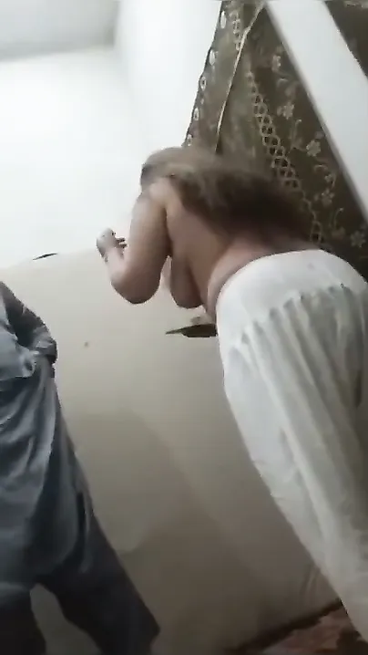 Local Aunty Entertaining Clients At Home For Extra Money Tonight