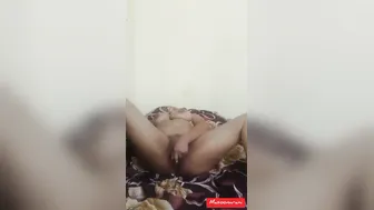 Frustrated Aunty Fingering Pussy With Cucumber Screaming Loud