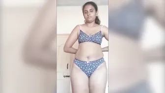 Mature Aunty Changing Clothes Caught Showing Her Thick Curves