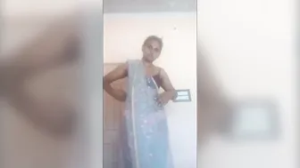 Mature Aunty Changing Clothes Caught Showing Her Thick Curves