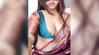 Horny Aunty Removing Her Blouse Slowly Seducing Me On Camera