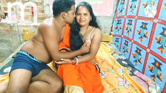 Neighbor Aunty Secret Affair Caught On Camera Going Viral Now