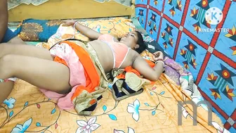 Neighbor Aunty Secret Affair Caught On Camera Going Viral Now