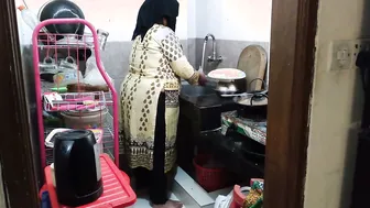 Neighbor Catching Aunty Cooking Then Fucking Her In The Kitchen