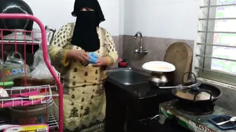Neighbor Catching Aunty Cooking Then Fucking Her In The Kitchen