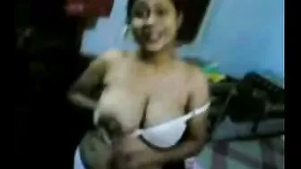 Bengali Married Aunty Exposing Her Huge Boobs Pussy Amateur Video