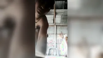 Desi Aunty From Delhi Masturbating Alone With Fresh Brinjal