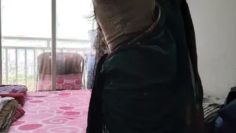 Sexy Aunty Removing Her Saree And Getting Fucked Properly